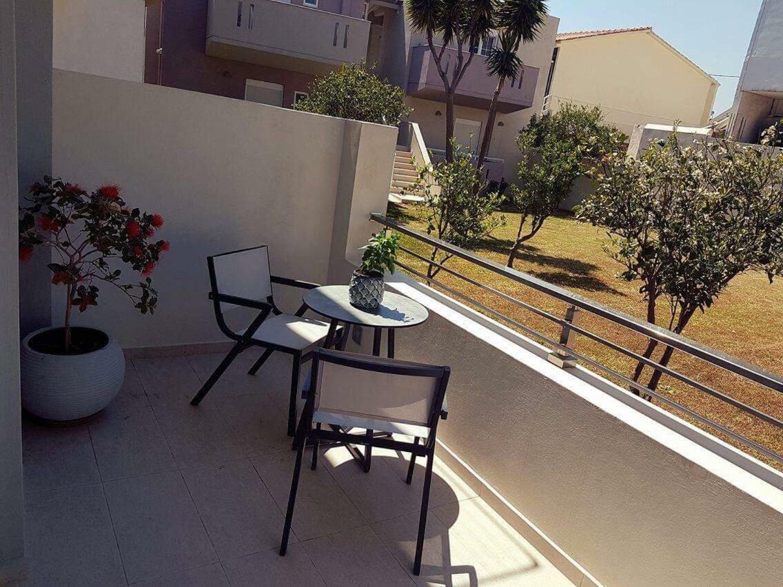 Luxury Apartments Near To The Beach Плакиас Екстериор снимка